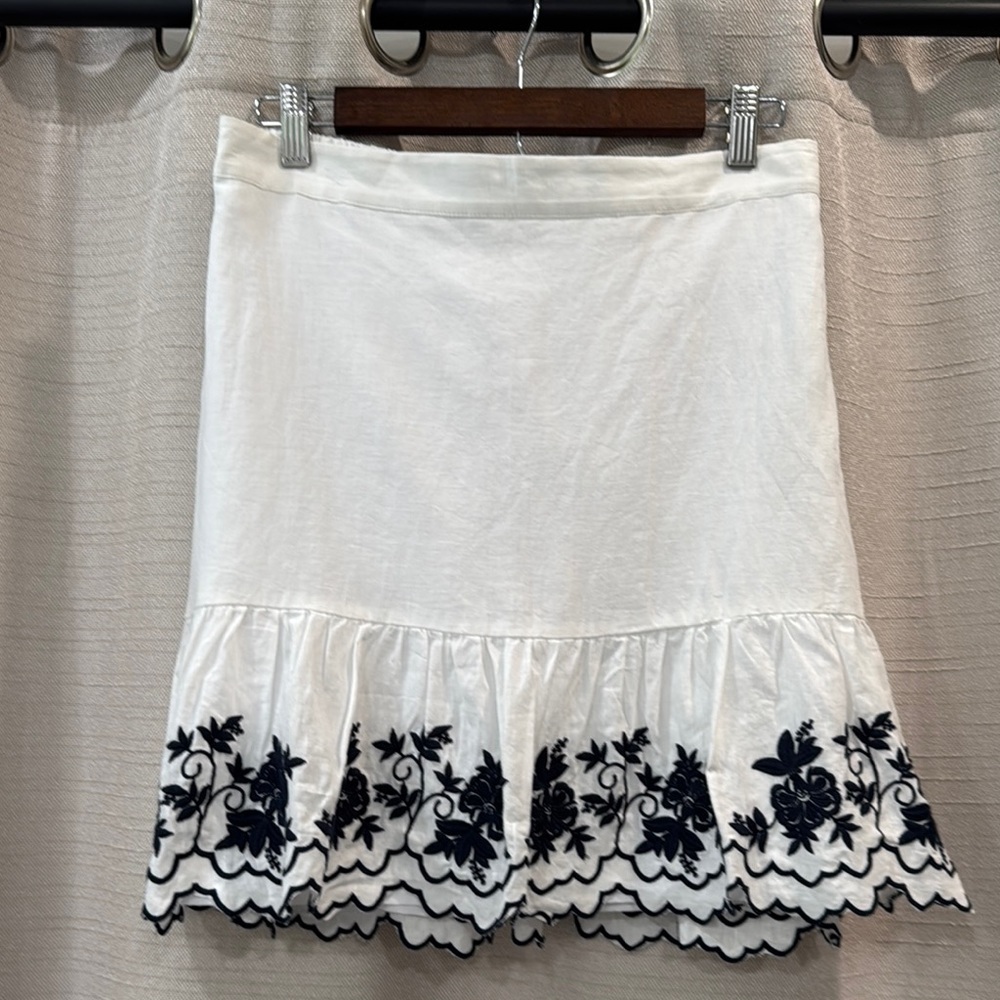 NWT J. Crew White Skirt with Navy Blue Floral Embroidery Scalloped Hem Sice S